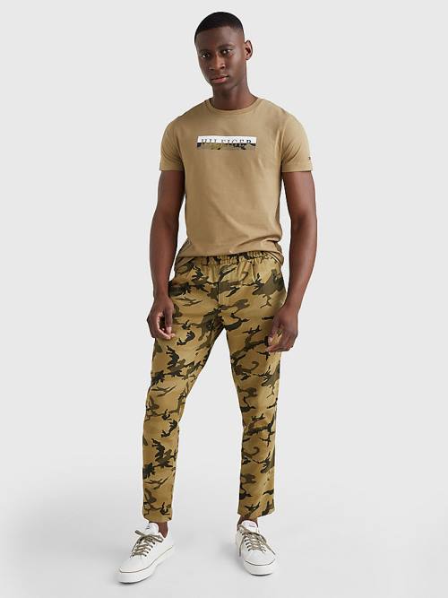 Tommy Hilfiger Camo Graphic Logo Póló Férfi Barna | TH906ADB