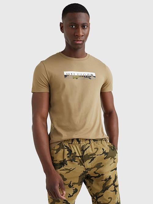 Tommy Hilfiger Camo Graphic Logo Póló Férfi Barna | TH906ADB