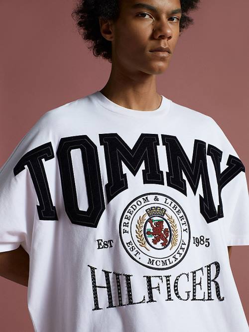 Tommy Hilfiger Festive Logo Crest Póló Férfi Fehér | TH790TMX