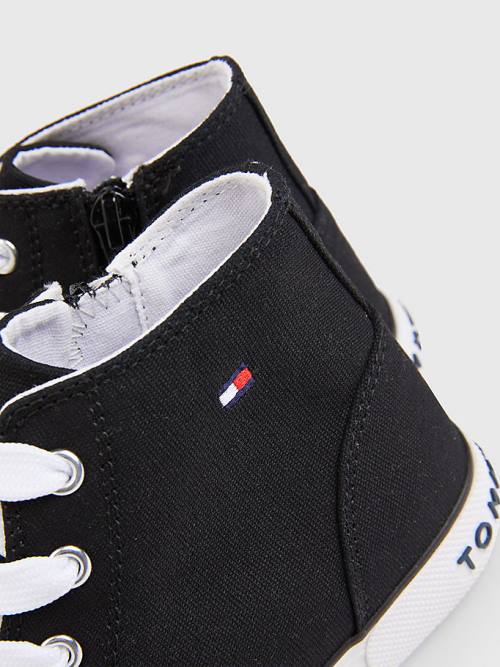 Tommy Hilfiger Logo High-Top Csipke-Up Tornacipő Fiú Fekete | TH160FXW