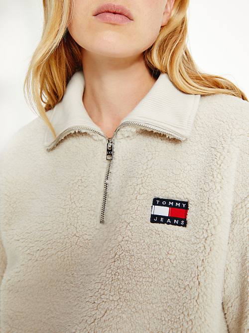 Tommy Hilfiger Tommy Badge Boxy Plush Fleece Sweatshirt Kapucnis Pulóver Női Bézs | TH350UPC